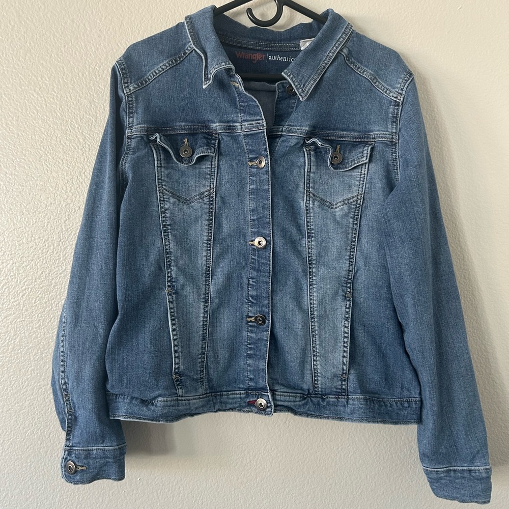 XL Wrangler Women's Classic Blue Jean Jacket
